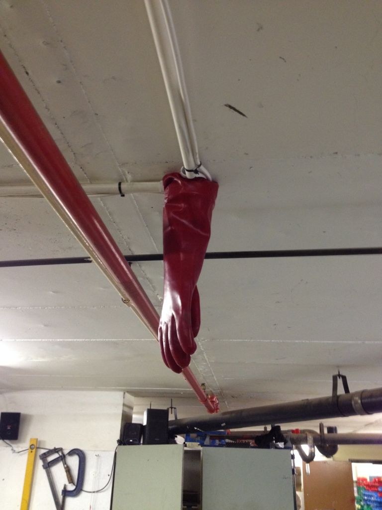 Glove detector